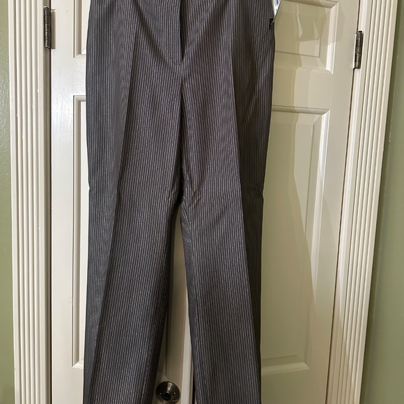 Le Suit Gray & Gold Shimmer Pinstripe Pantsuit, Size 16, with Tags - Picture 3 of 4